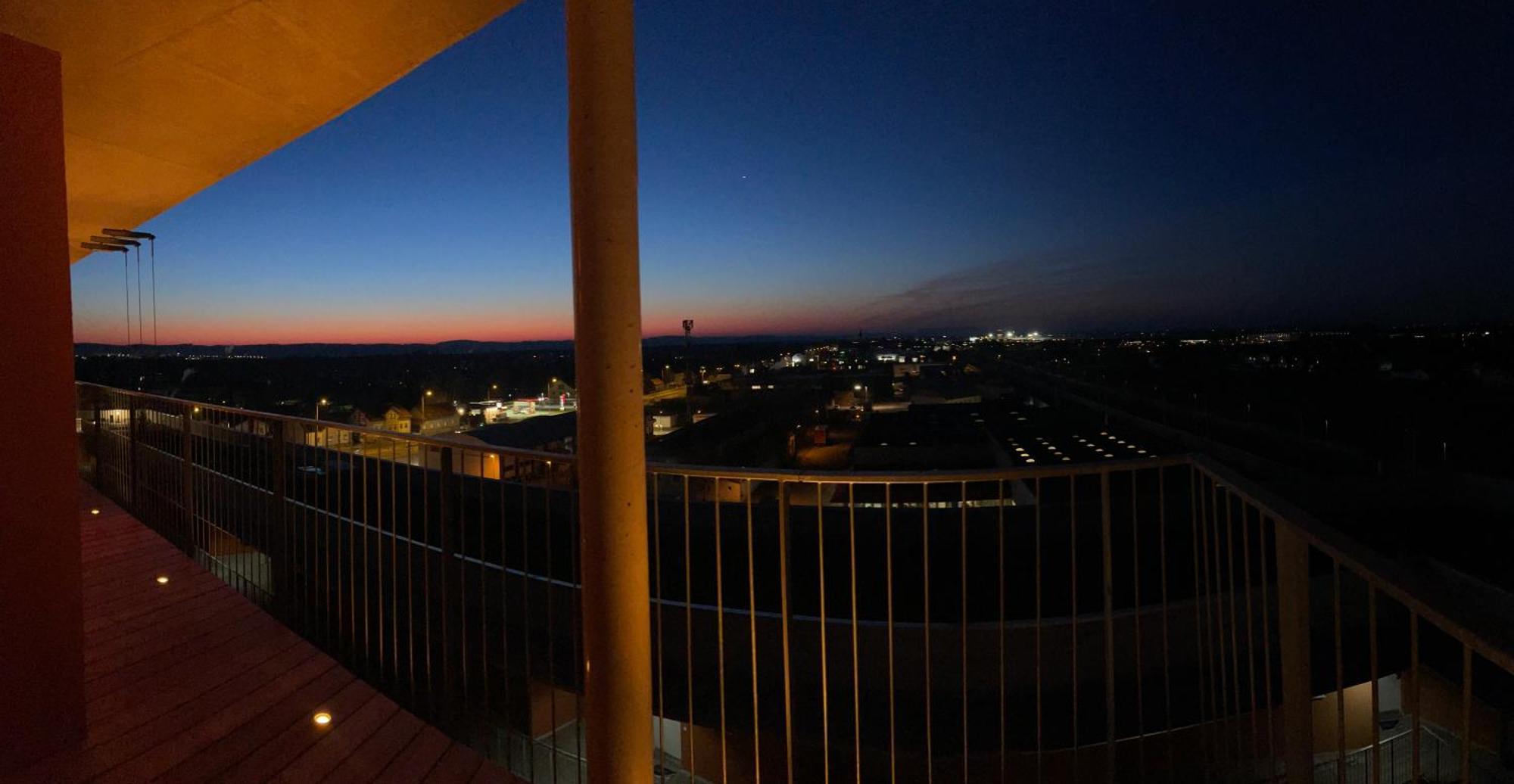 100 Qm Penthouse, Self-Check-In, 2 Parkplaetze Apartment กราซ ภายนอก รูปภาพ