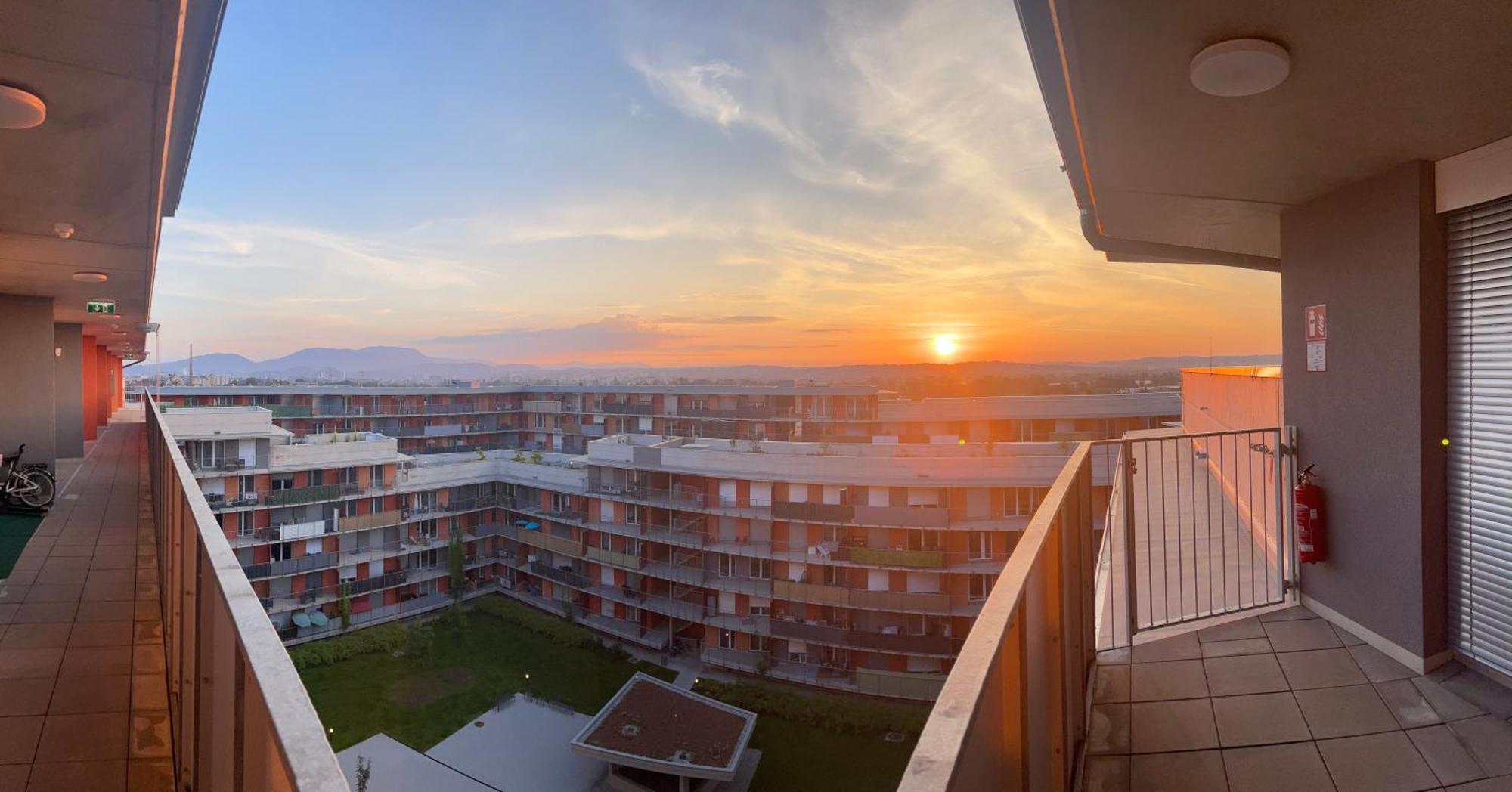 100 Qm Penthouse, Self-Check-In, 2 Parkplaetze Apartment กราซ ภายนอก รูปภาพ