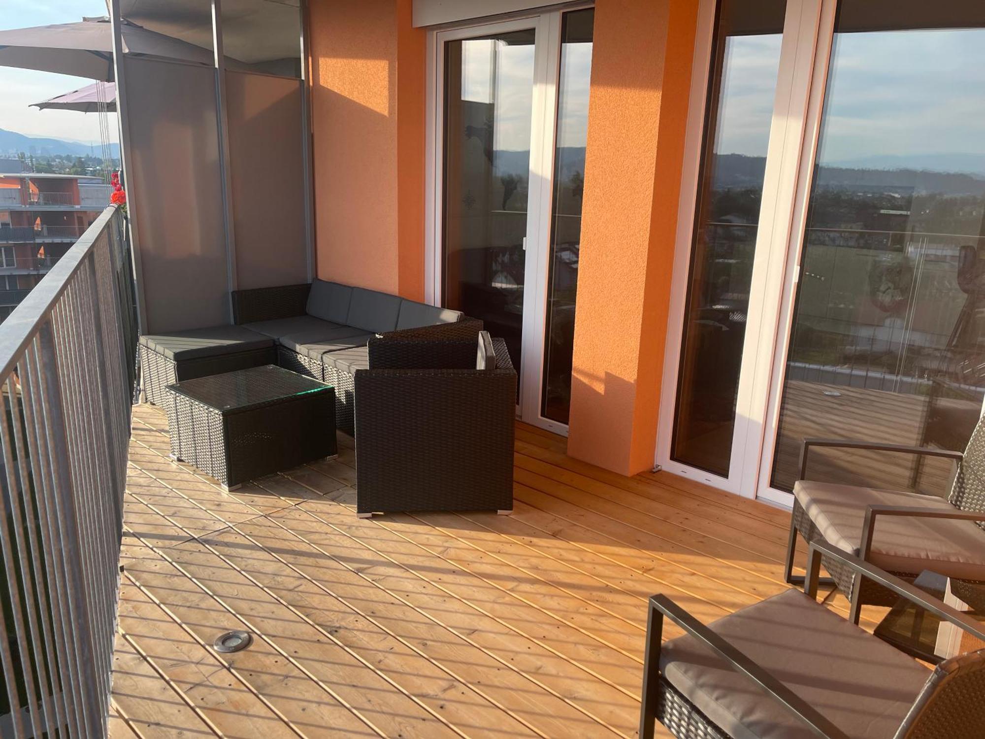 100 Qm Penthouse, Self-Check-In, 2 Parkplaetze Apartment กราซ ภายนอก รูปภาพ