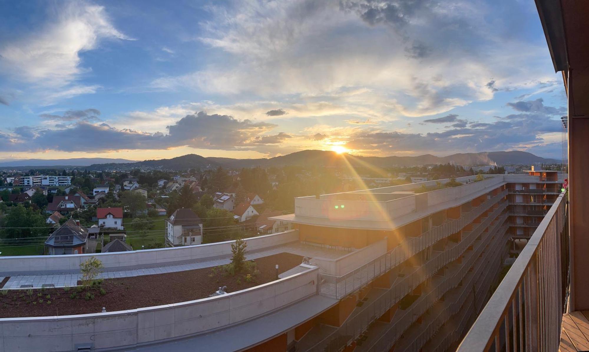 100 Qm Penthouse, Self-Check-In, 2 Parkplaetze Apartment กราซ ภายนอก รูปภาพ