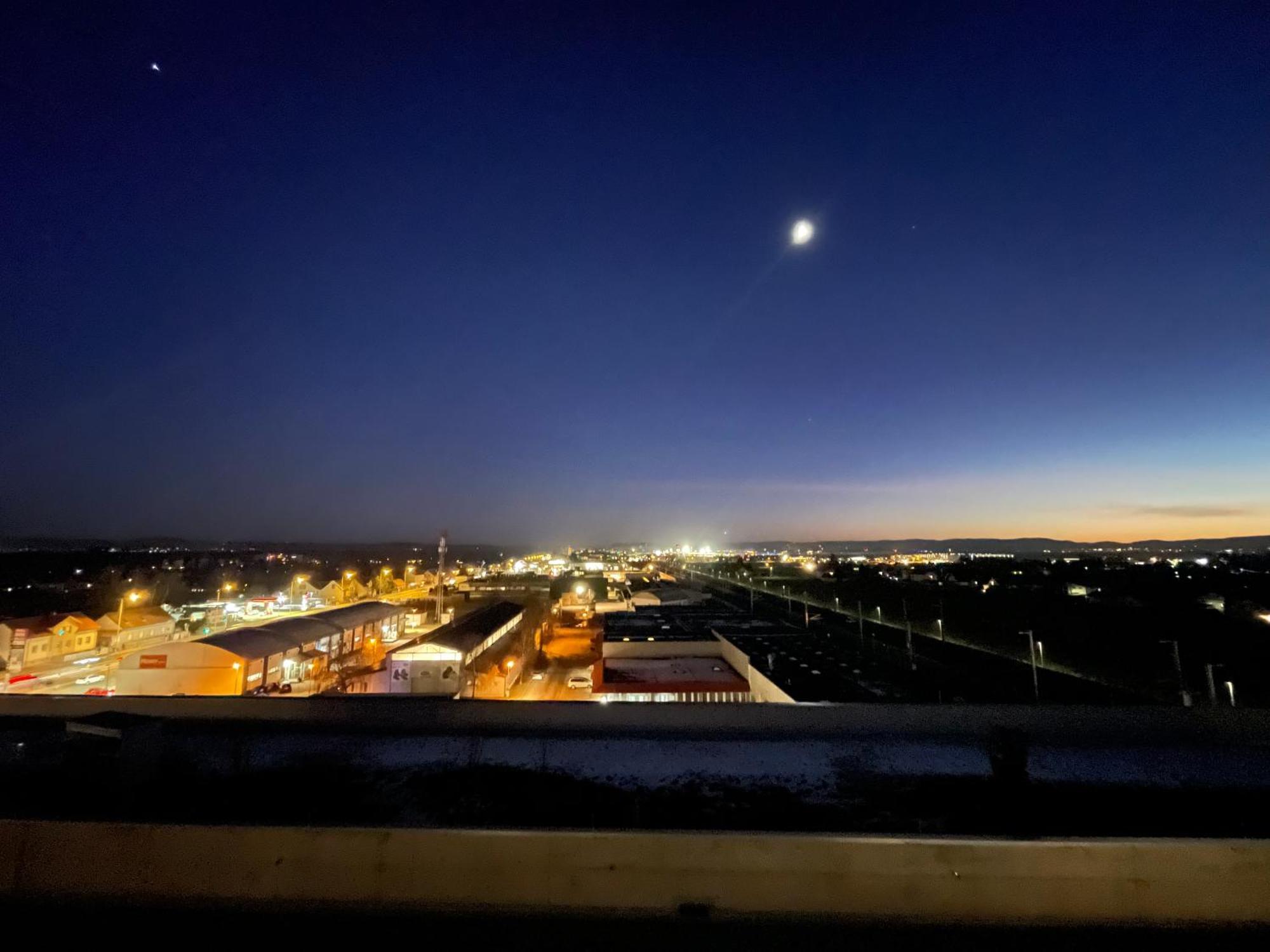 100 Qm Penthouse, Self-Check-In, 2 Parkplaetze Apartment กราซ ภายนอก รูปภาพ
